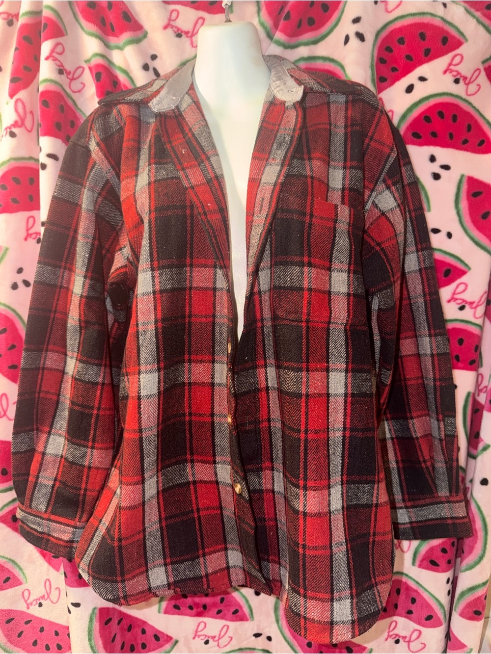 ❤️🖤 Classic Plaid Button-Down Shirt